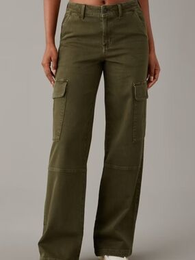 American Eagle Wide Leg Cargo Pants in Olive Green